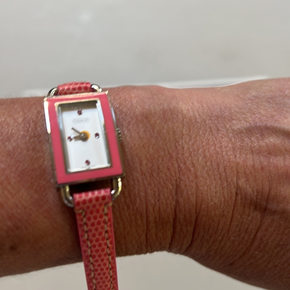 Pink Coach watch - Picture 3 of 6